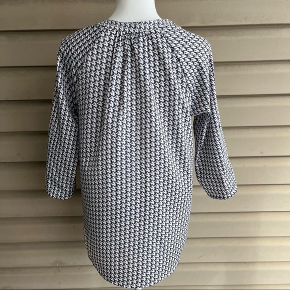 •Antilia Femme• Tab Sleeved Patterned Blouse - Size Small - Picture 6 of 9